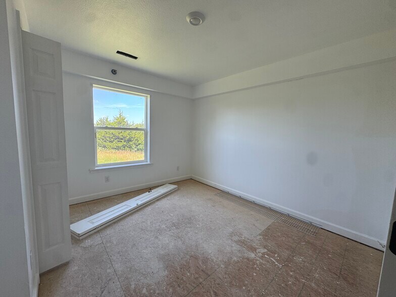 More Photos Of 13450 S Topeka Ave, Carbondale Apartments For Sale