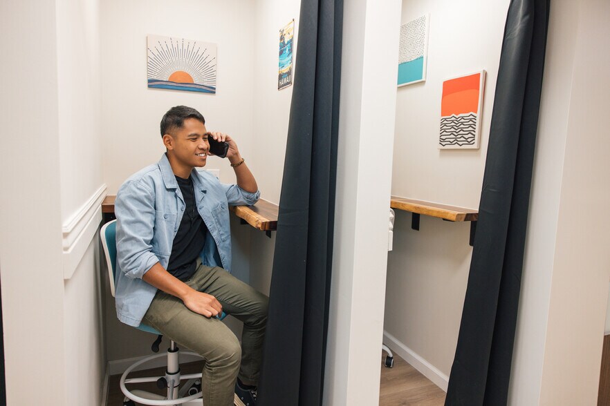 More Photos Of 438-444 Hobron Ln, Honolulu Office For Lease