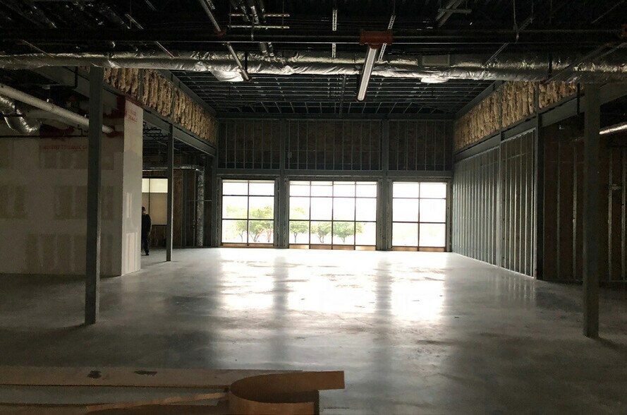 More Photos Of 804 N Collins St, Arlington Office For Lease