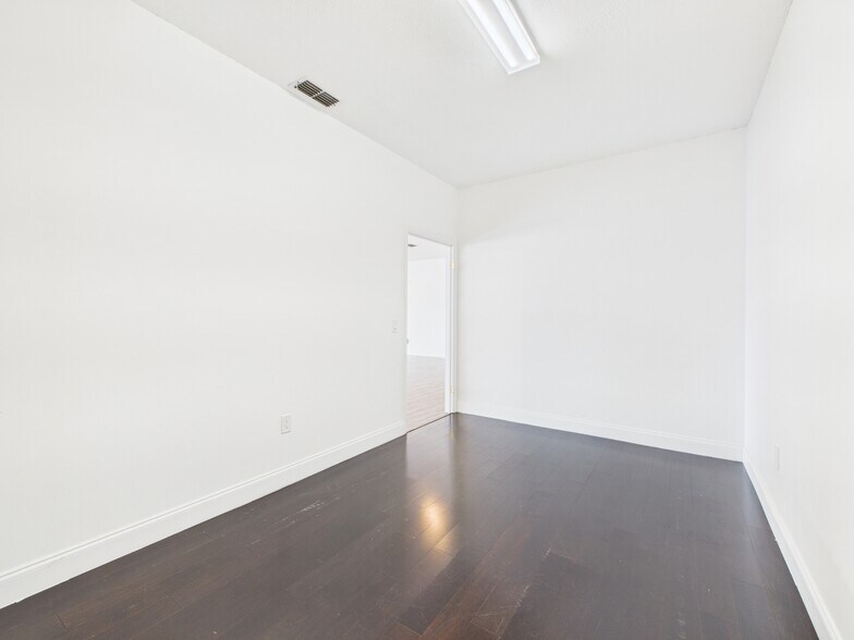 More Photos Of 1 Beverly Hills Blvd, Beverly Hills General Retail For Sale