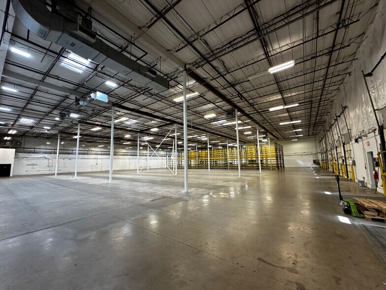 More Photos Of 2214 Braker Ln, Austin Distribution For Lease