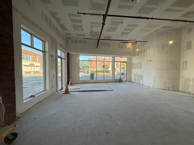 More Photos Of 209-211 Westwood Ave, Westwood Restaurant For Lease