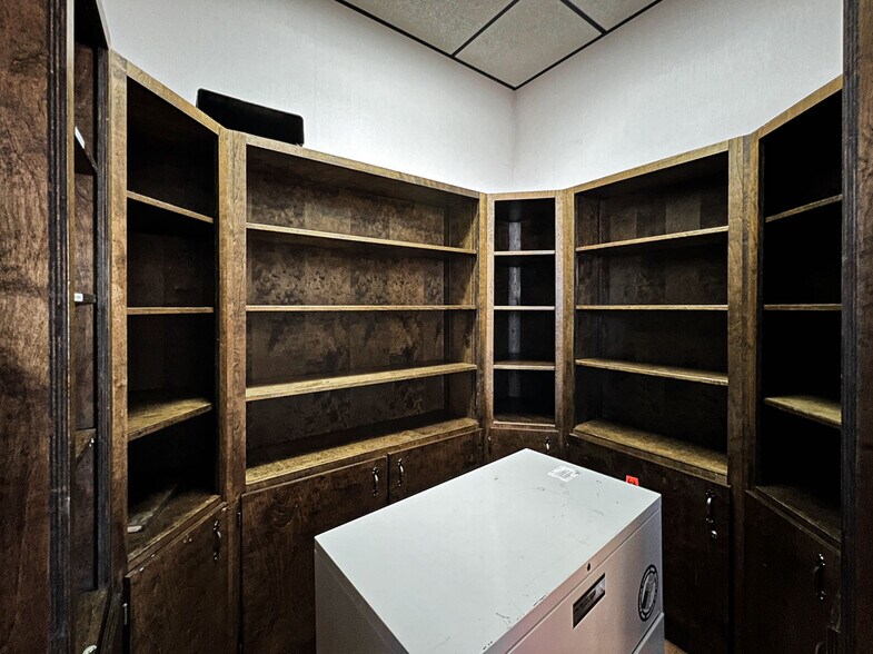 More Photos Of 119 W Lowman St, Mullins Medical For Sale