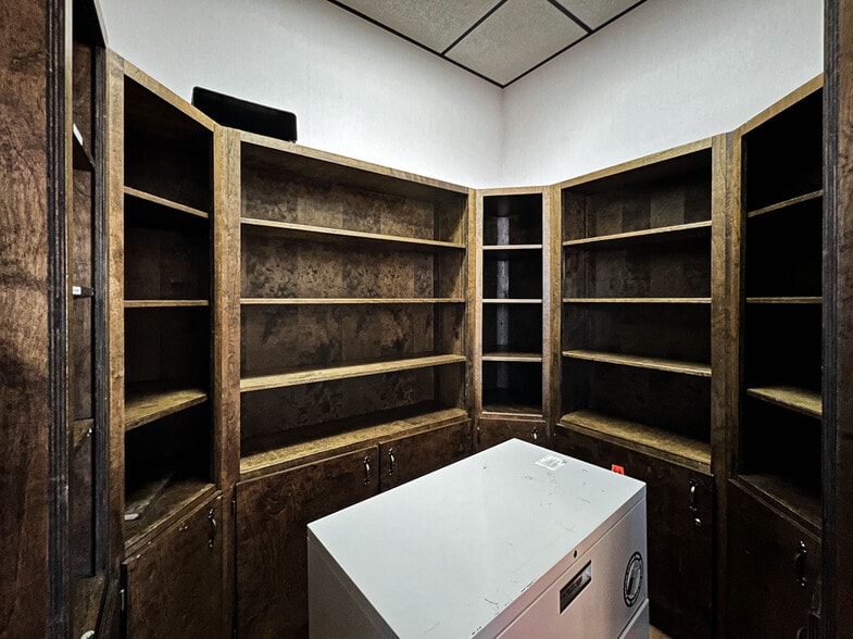 More Photos Of 119 W Lowman St, Mullins Medical For Sale