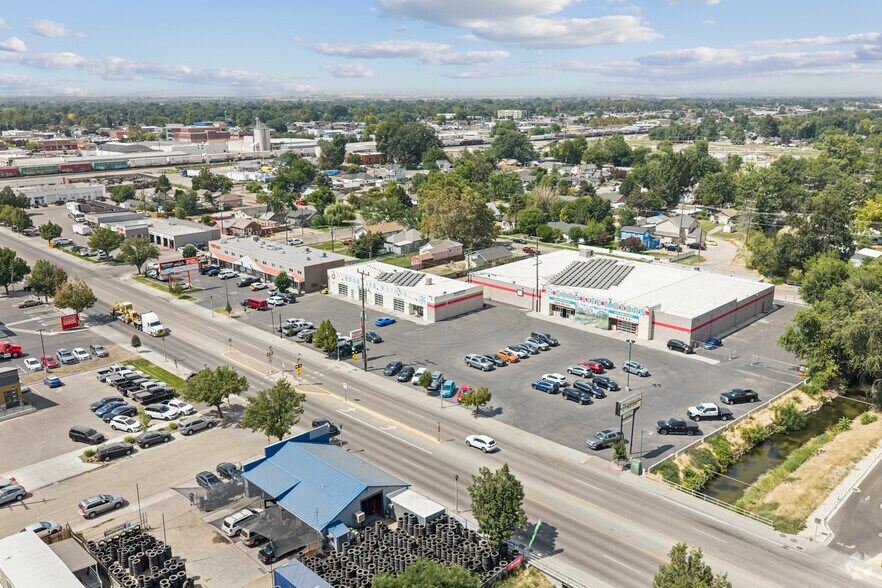 More Photos Of 221 11th Ave N, Nampa Auto Repair For Sale
