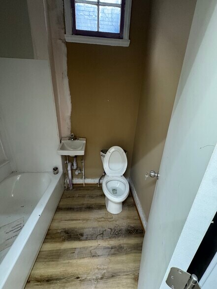 More Photos Of 2449 Shirley Ave, Baltimore Flex For Sale