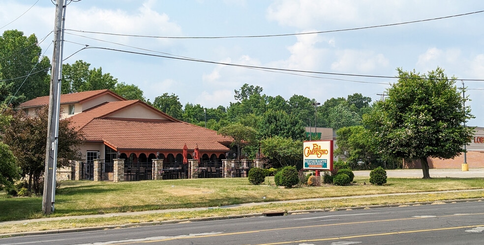 More Photos Of 4360 Kent Rd, Stow Restaurant For Lease