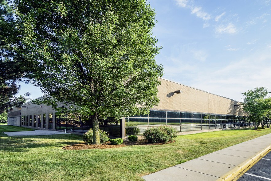 More Photos Of 5225 Auto Club Dr, Dearborn Office For Sale