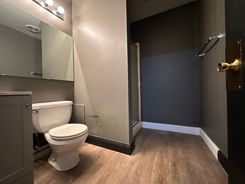 More Photos Of 733-759 Memorial Ave, West Springfield Showroom For Sale