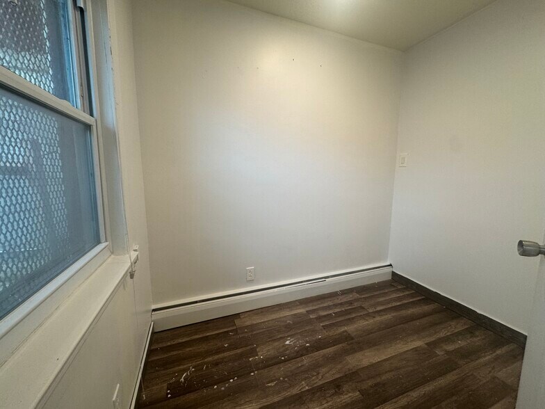 More Photos Of 9609 40th Rd, Corona Multifamily For Lease