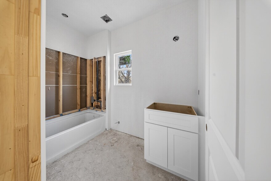 More Photos Of 525 Dakota St, San Antonio Multifamily For Sale