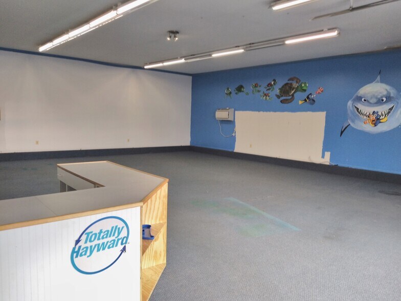 More Photos Of 3321 Main St, Manchester Self Storage For Lease