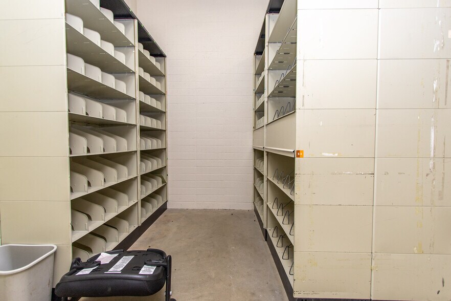 More Photos Of 971 E Broadway Ave, Atwater Office For Lease