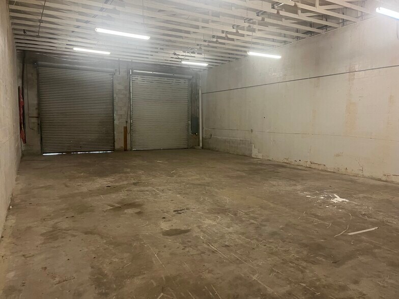 More Photos Of 12221 SE US Highway 441, Belleview Showroom For Lease