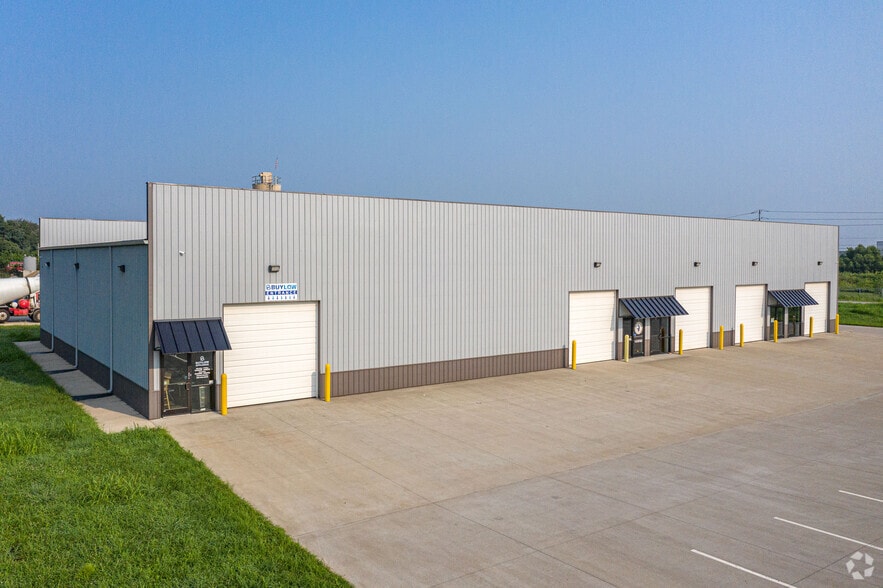 More Photos Of 1050 International Blvd, Clarksville Warehouse For Lease