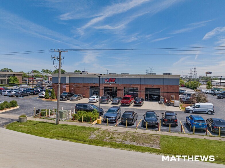 More Photos Of 7825 W 95th St, Hickory Hills Restaurant For Sale
