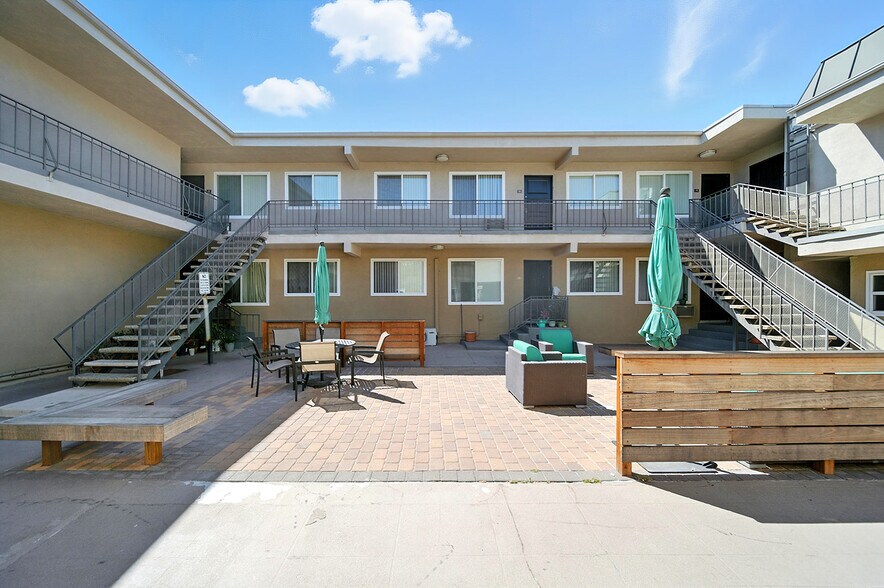 More Photos Of 1165 Thompson Ave, Glendale Apartments For Sale