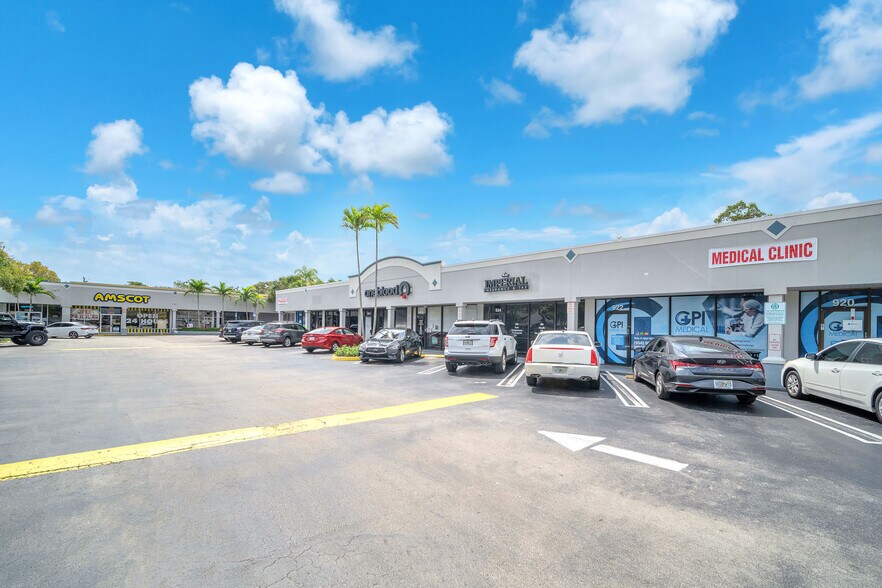 More Photos Of 904-1048 E Sample Rd, Pompano Beach Unknown For Lease