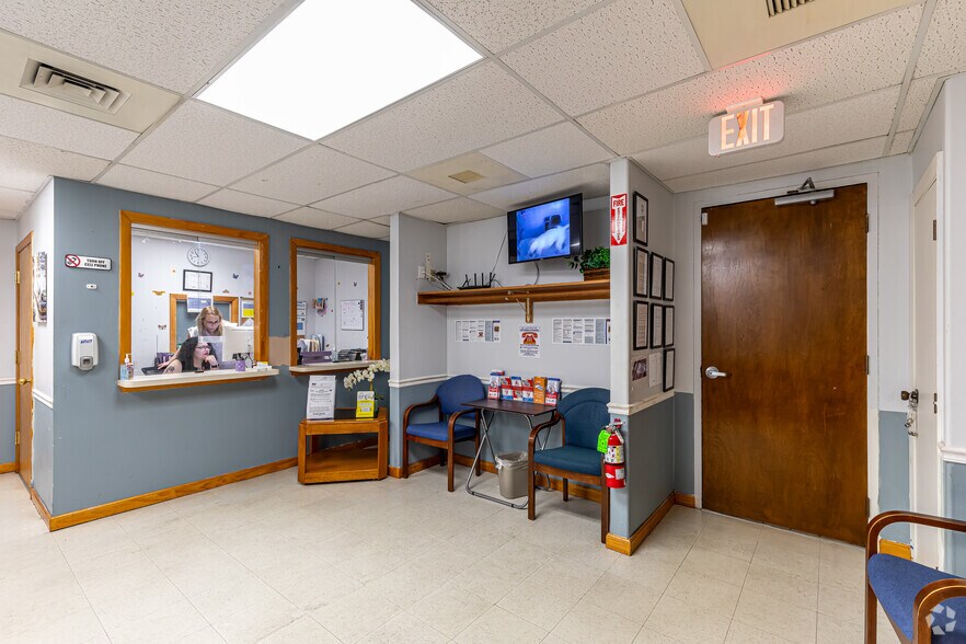 More Photos Of 125 Liberty St, Springfield Medical For Lease