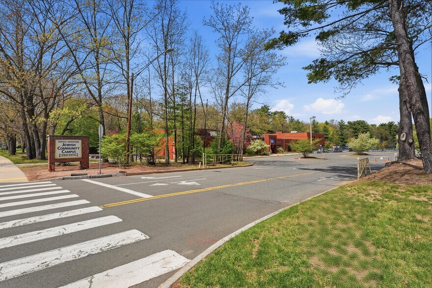More Photos Of 594 Converse St, Longmeadow Schools For Lease