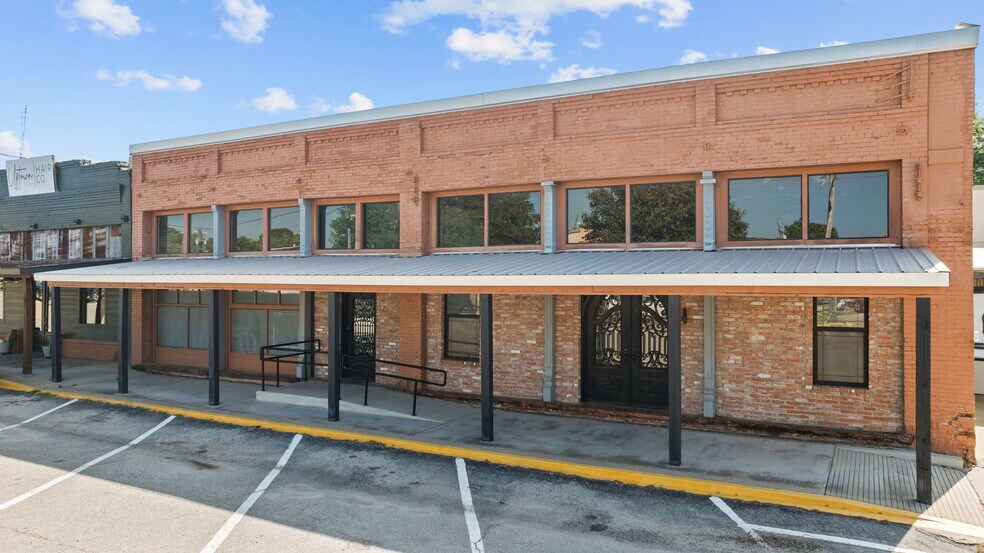 More Photos Of 189 Broadway St, Alba Storefront Retail Office For Sale