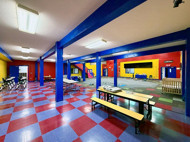 More Photos Of 1004 Gaty ave, East Saint Louis General Retail For Sale