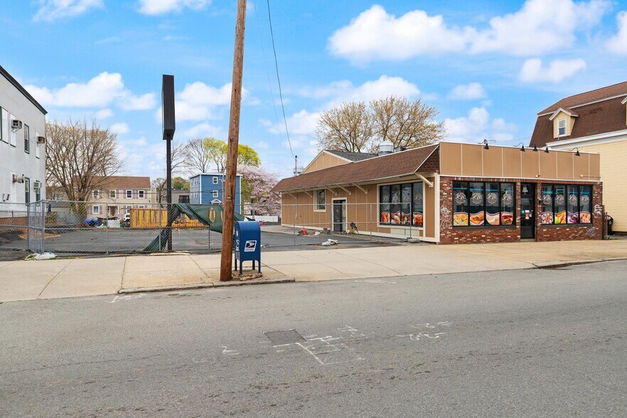 More Photos Of 100-102 Boston St, Salem Restaurant For Lease