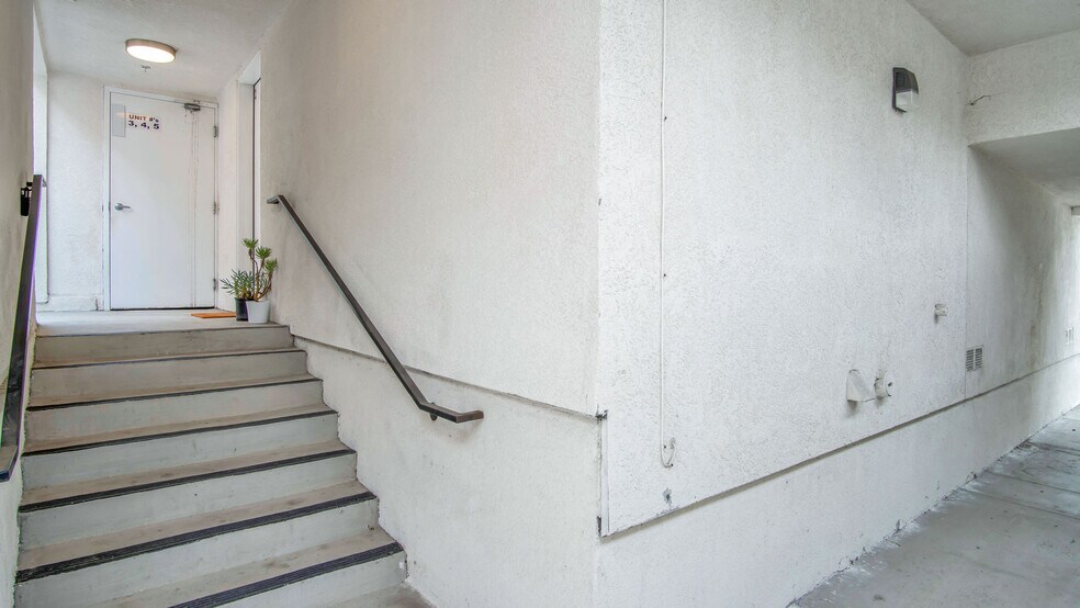 More Photos Of 5353 Oakland St, Los Angeles Apartments For Sale