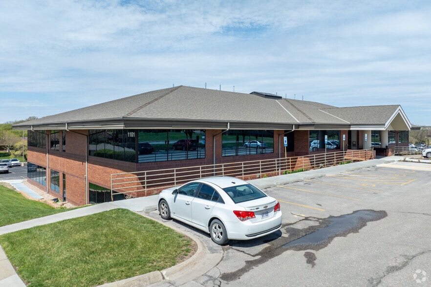 Primary Photo Of 1101 S 70th St, Lincoln Office Residential For Lease