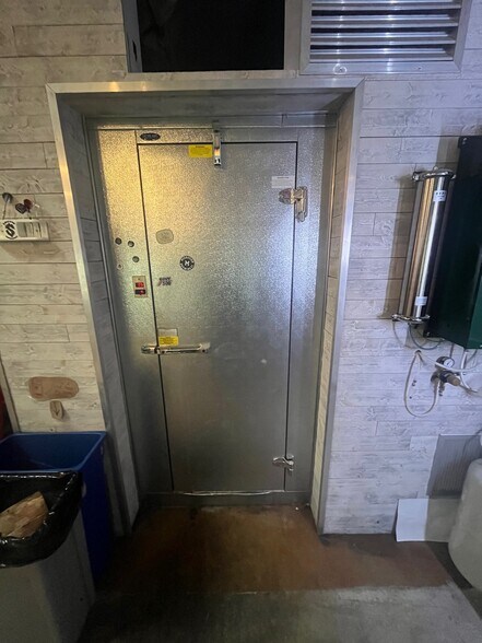 More Photos Of 7712-7718 SE 13th Ave, Portland Storefront For Lease