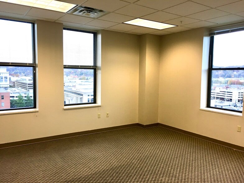 More Photos Of 109 Capitol St, Charleston Office Residential For Sale