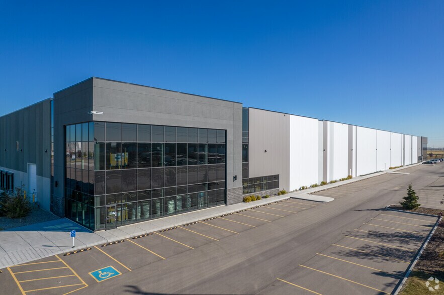 More Photos Of 6600 72 Ave SE, Calgary Manufacturing For Lease