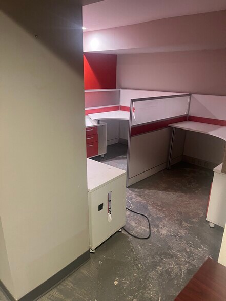 More Photos Of 2816 N Lincoln Ave, Chicago General Retail For Sale