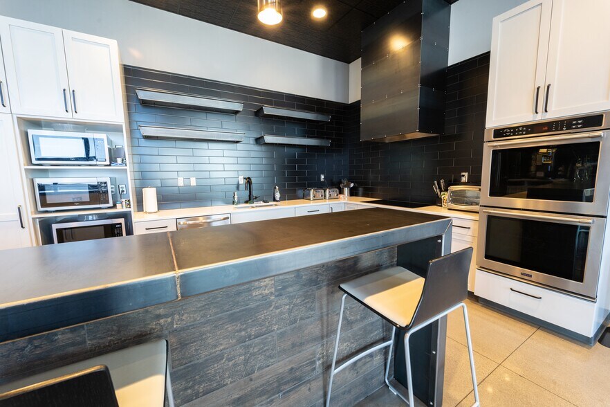 More Photos Of 3285 47th St S, Fargo Office For Sale