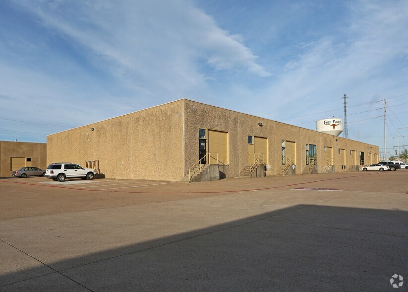 More Photos Of 2702-2720 SE Loop 820, Fort Worth Unknown For Lease