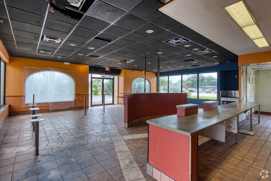 More Photos Of 1855 E Memorial Blvd, Lakeland Fast Food For Sale