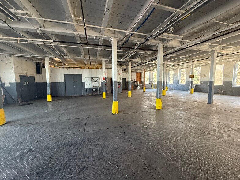 More Photos Of 30 Lenox St, New Haven Warehouse For Sale