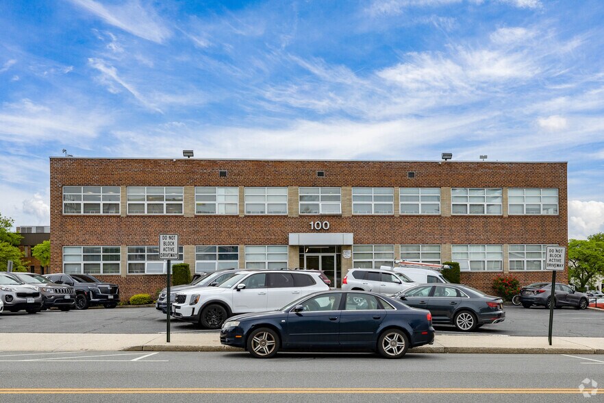 More Photos Of 100 N Village Ave, Rockville Centre Medical For Lease