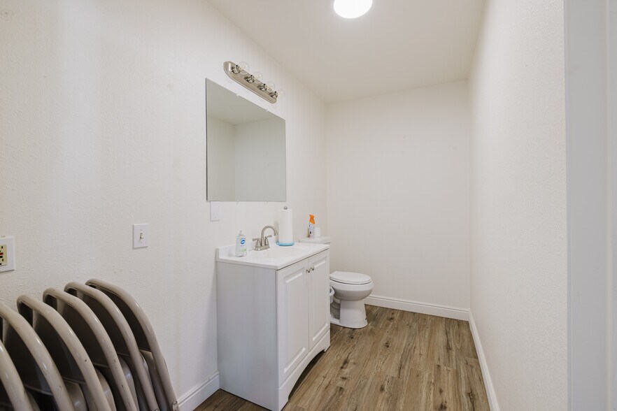 More Photos Of 174 Idaho St, Elko General Retail For Lease