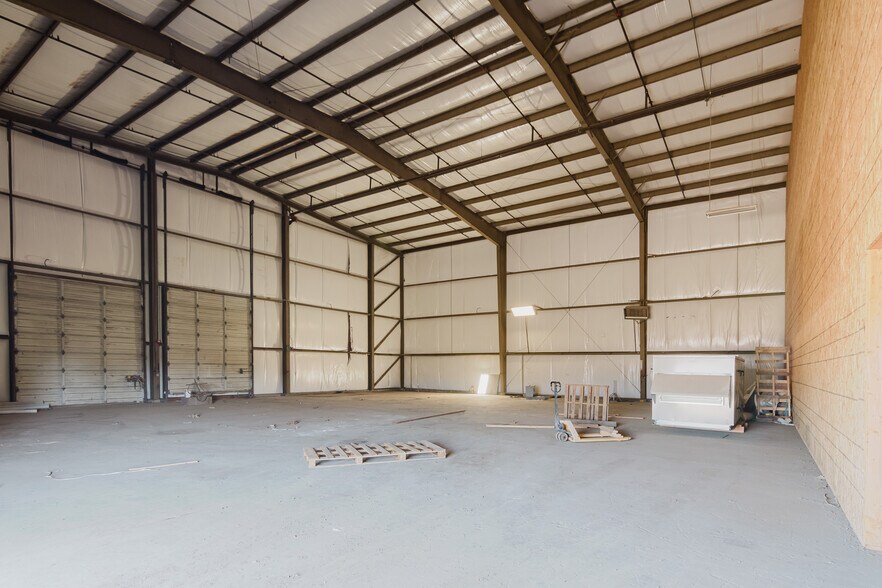 More Photos Of 151-161 Airport Rd, King City Warehouse For Lease