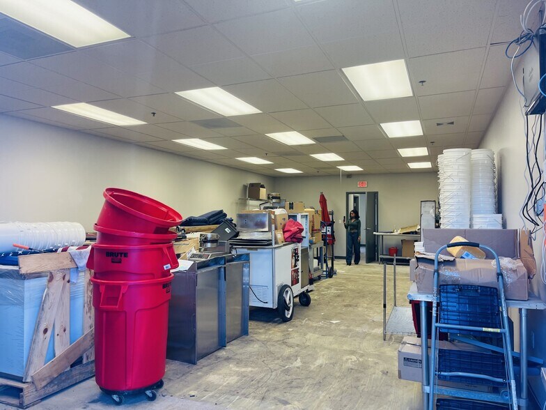 More Photos Of 1951 Stella Lake Dr, Las Vegas Light Distribution For Lease