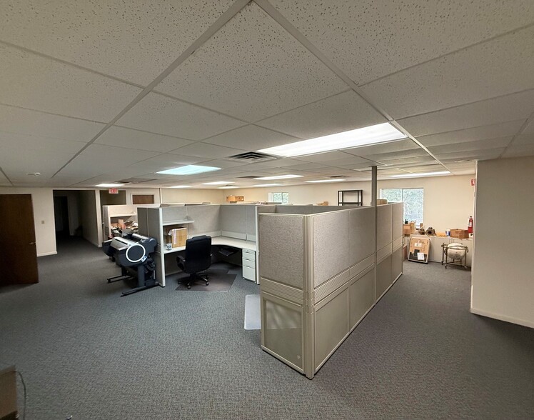 More Photos Of 12625 40th St N, Clearwater Warehouse For Lease