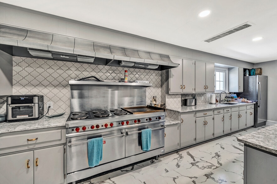 More Photos Of 750 Penn Hall Rd, Union Hall Specialty For Sale