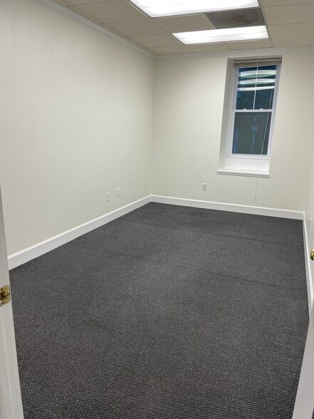 More Photos Of 680 Village Trce NE, Marietta Loft Creative Space For Lease
