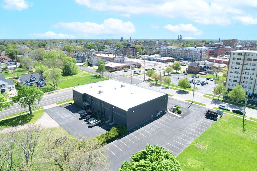 More Photos Of 419 E Market St, Sandusky Hotel For Sale