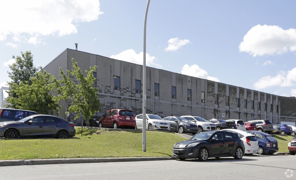 More Photos Of 950 Rue Michelin, Laval Warehouse For Lease