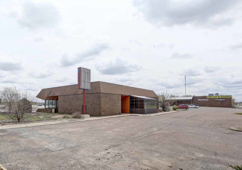 More Photos Of 1011-1013 E Spruce St, Abbotsford Storefront Retail Office For Lease