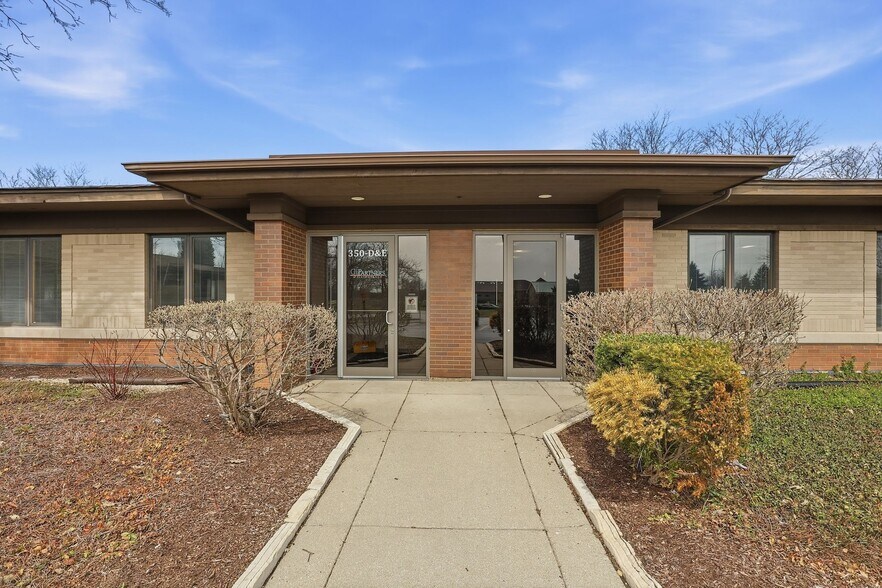 More Photos Of 390 Congress Pky, Crystal Lake Unknown For Lease