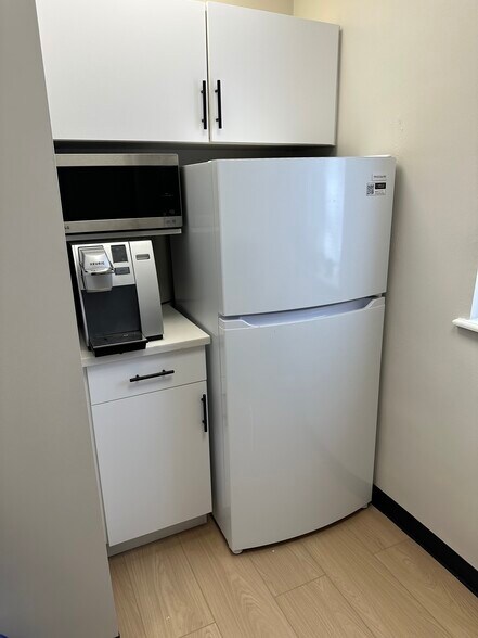 More Photos Of 160 Middle Neck Rd, Great Neck Apartments For Lease