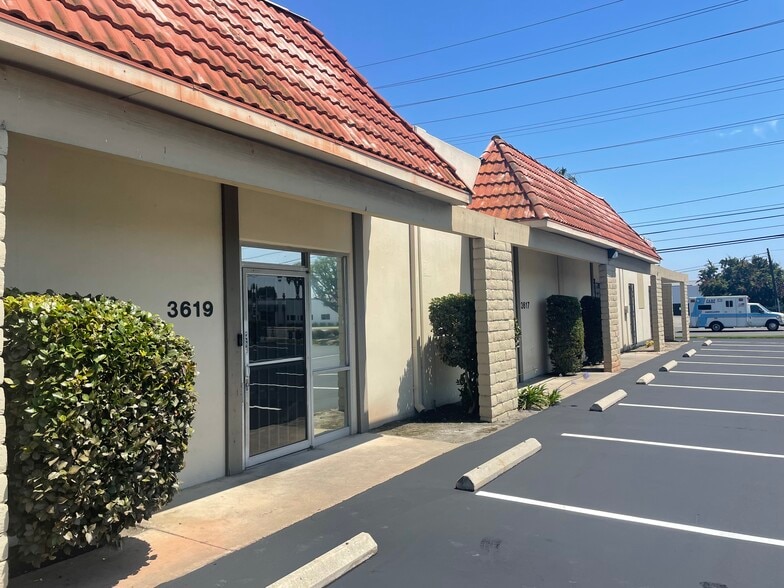 More Photos Of 3615-3633 W Warner Ave, Santa Ana Warehouse For Lease